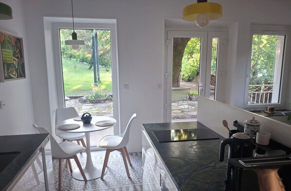 Private kitchen - Vrbo Property (Chambéry)