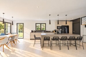 Private kitchen - Vrbo Property (Pyla-sur-Mer)