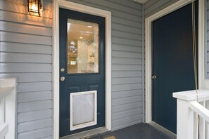 Exterior detail - NEW! Row & Behold - We love Dogs! (Wilmington)