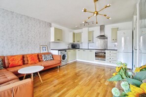 Living area - Entire rental unit in Greater London (Romford)