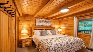 Room - Hidden Ridge Retreat – Secluded Pool Table, Air-Hockey, Foosball & Hot Tub (Sevierville)