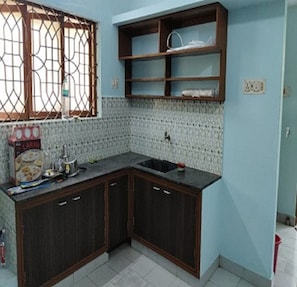 Private kitchen - Sunshine Home Stay (Puducherry)