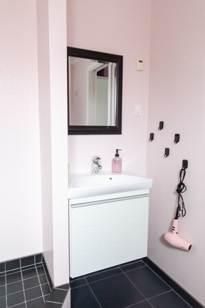 Bathroom - Heinagerði 10A (Streymnes)