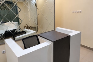 Quầy tiếp tân