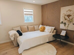 A bedroom with a bed, a window, a wall-mounted artwork, and a small table. - Sunny hideaway private entrance and parking (Windsor)