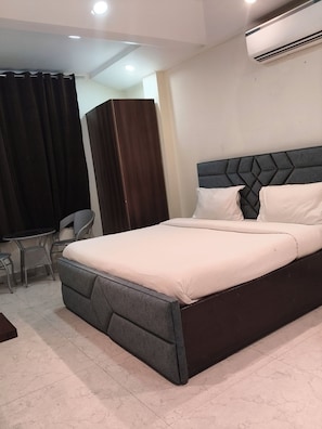 Room - N & B Home Hotel (Delhi)