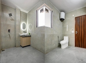 Bathroom - N & B Home Hotel (Delhi)
