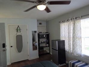 Room - Welcome to Mellow Yellow! 
A cozy, centrally located private retreat, sleeps 2. (Jackson)
