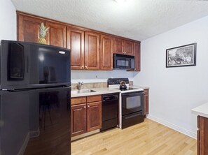 Private kitchen - Delightful 1-bedroom condo in vibrant Denver perfect for your stay (Denver)