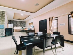 Dining - Cozzy Villa HN (Cisarua)