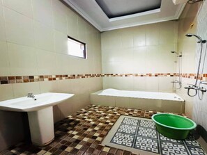 Bathroom - Cozzy Villa HN (Cisarua)