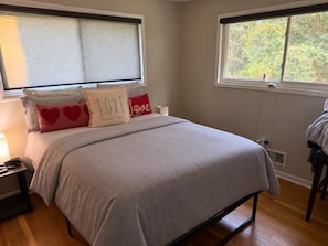 A bedroom with a bed, two windows, a nightstand, and a lamp. - Superb 3-bedroom house with AC in vibrant Atlanta (Atlanta)