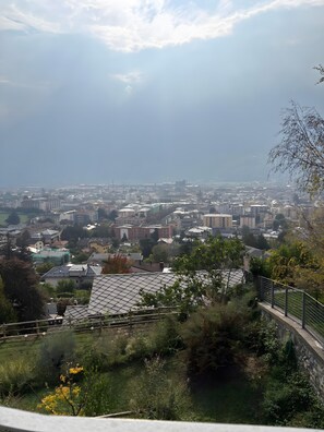 A cityscape with buildings, a bridge, and greenery. - Apartment 'Peak De Viou Aosta' with Balcony and Wi-Fi (Aosta)