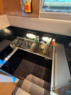 Private kitchen - Vrbo Property (Melres)