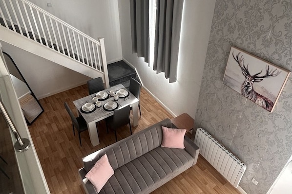 Living area - Stylish 1-Bed Apartment | Central Yeovil | Sleeps 4 | Double or Twin (Yeovil)