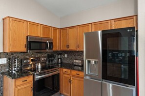 Private kitchen - Reset & Rally! Heated Pool•Spa•Firepit•BBQ•17 PPL (Casa Grande)