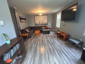 Living area - The Happy Helmstead Farmhouse (Tidnish Bridge)