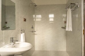 Bathroom - GRANADA HOTEL NAIROBI  (Westlands)