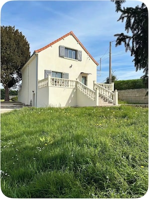 Exterior - Vacation Home in the Countryside (La Celle-Guenand)