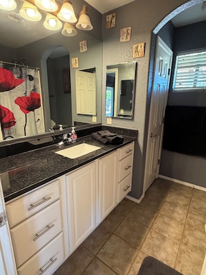 Bathroom - Tropical oasis on golf course located on quiet cul de sac in Mesa Del Sol. (Yuma)
