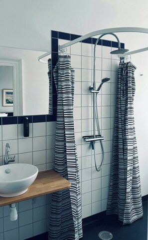 Bathroom - Historic manor in the heart of old Ærøskøbing (Ærøskøbing)
