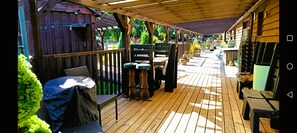 Outdoor dining - Escape to your own New Forest sanctuary (Southampton)