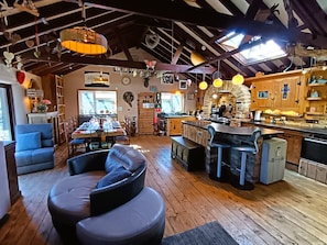 Dining - Escape to your own New Forest sanctuary (Southampton)