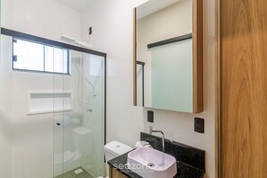 Bathroom - Studio w/ A/C and City View Obo0001 (Penha)