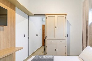Room - Studio w/ A/C and City View Obo0001 (Penha)