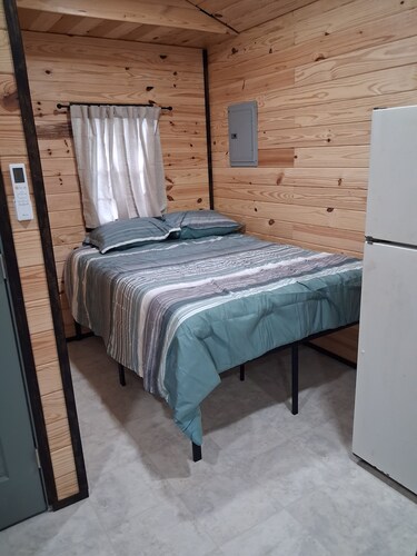 Peaceful Fishing Cabin with Fishing Privileges on 5-acre Lake