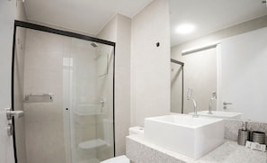 Bathroom - Apt. in Condo. w/ Garage & City View Lnk0102 (Brasília)
