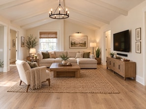 Living area - Lake Daze Retreat (Nancy)