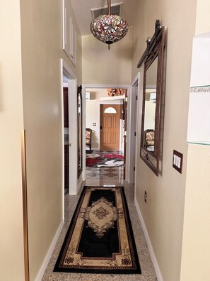 Interior - Serenity Stay Tarpon Springs is a 3-bedroom 3 bath house with AC (Tarpon Springs)
