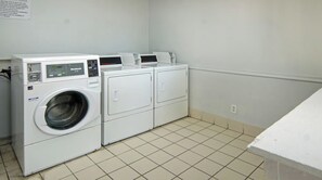 Laundry room - Studio 6 Lancaster, Tx – Desoto - Lancaster (Lancaster)
