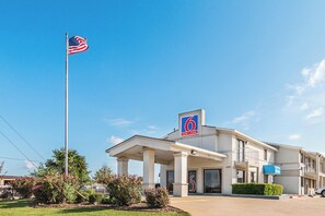 Front of property - Studio 6 Lancaster, Tx – Desoto - Lancaster (Lancaster)