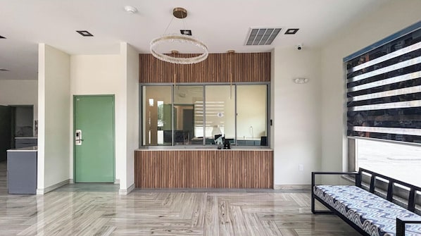 Reception - Studio 6 Houston, Tx – Highway 6 / Yorktown (Houston)