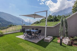 Outdoor dining - Vrbo Property (Trentino-Alto Adige)