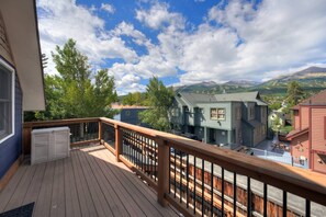 A wooden deck with a view of houses and mountains. - Abbett Placer Historic Cabin (Breckenridge)