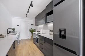 Private kitchen - Newlands Peak 1 Bedroom Apartment (Cape Town)