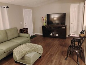 Living area - 3 bedroom, 2 bathroom large fenced in yard, pet friendly. 15 miles to Fort Bragg (Lillington)