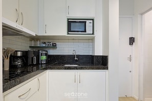 Private kitchen - Apt. Well Located w/ A/C Snd0035 (Balneário Camboriú)