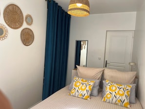 Room - Vrbo Property (Saint-Aubin-sur-Mer)