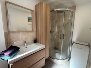 Bathroom - Vrbo Property (Saint-Aubin-sur-Mer)