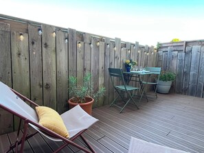 Outdoor dining - Vrbo Property (Saint-Aubin-sur-Mer)