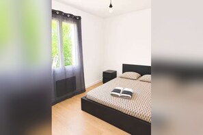 Room - Vrbo Property (Nîmes)