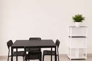 Dining - Vrbo Property (Nîmes)