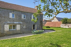 Exterior - Vrbo Property (Ver-sur-Mer)