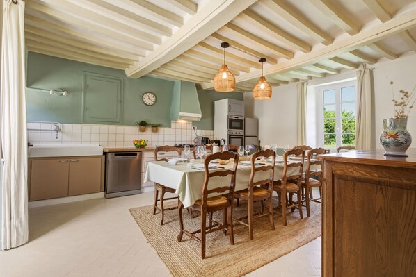 Dining - Vrbo Property (Ver-sur-Mer)