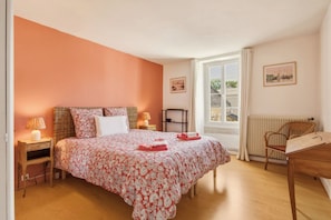 Room - Vrbo Property (Ver-sur-Mer)