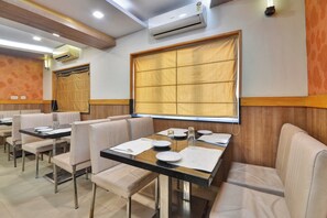 Dining - Townhouse Coastal Grand Hotels  (Coimbatore)